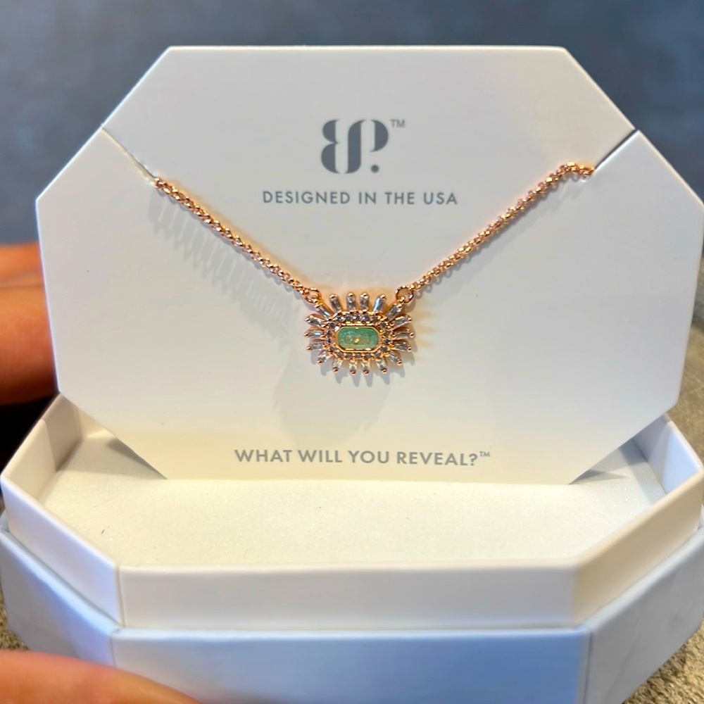 NWT Rose Gold & Green Ice Crystal 18” Necklace